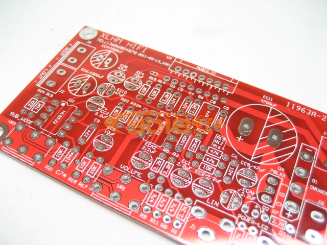 商品介绍: 2.1 三声道低音炮功放板PCB,本板采用原装意法半导体ST品牌TDA7377/TDA7379音频功放集成电路,前级和低音处理IC使用德州仪器出品TI品牌NE5532双运放电路,整体音效低沉有力,中高音清晰分明。左右卫星声道最大输出功率2*12W,低音声道最大输出功率1*37W.本板单电源应用,推荐使用交流供电电压10-12V,直流供电电压12-15V,电流在3A或者更大,音效更好。非常适合用在电源电路如汽车、摩托车、电动车及多媒体音响的改装,提升您的音响音质。 本PCB适合用ST TDA73